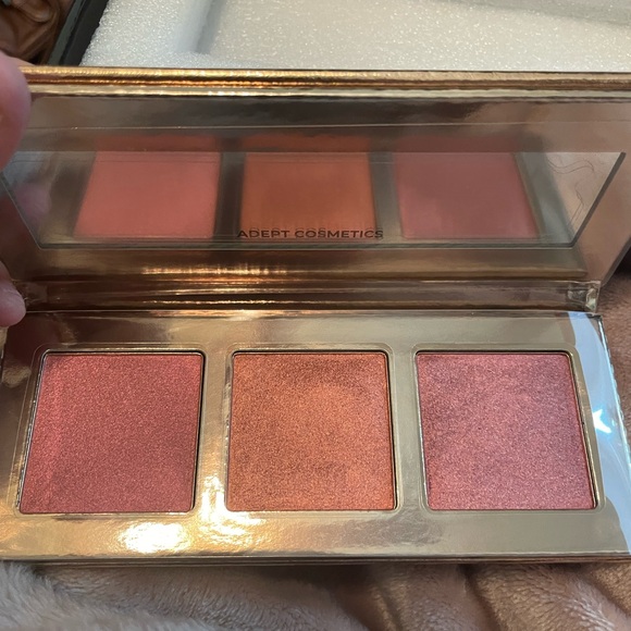 Adept Cosmetics Valentina Blush Palette Discontinued NIB Rare - Picture 2 of 6